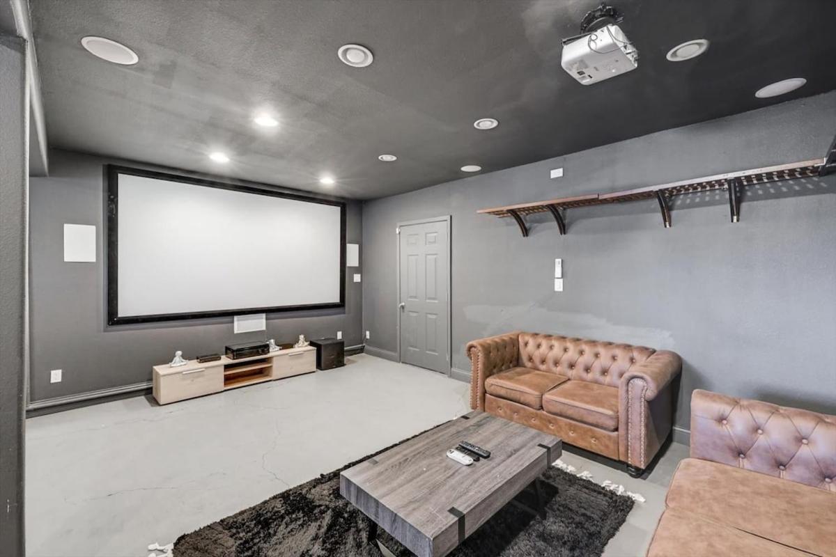 Stunning 5Br 2Ba Holiday Home With Private Pool And Cinema Dallas Esterno foto