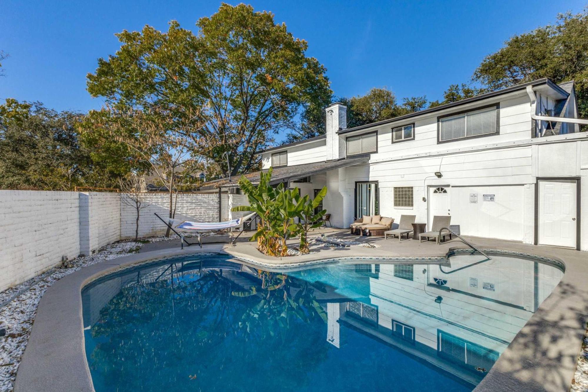 Stunning 5Br 2Ba Holiday Home With Private Pool And Cinema Dallas Esterno foto